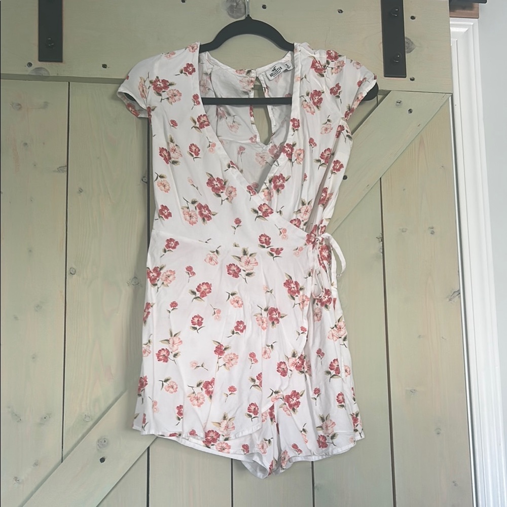 Hollister Cream and Pink Floral Top